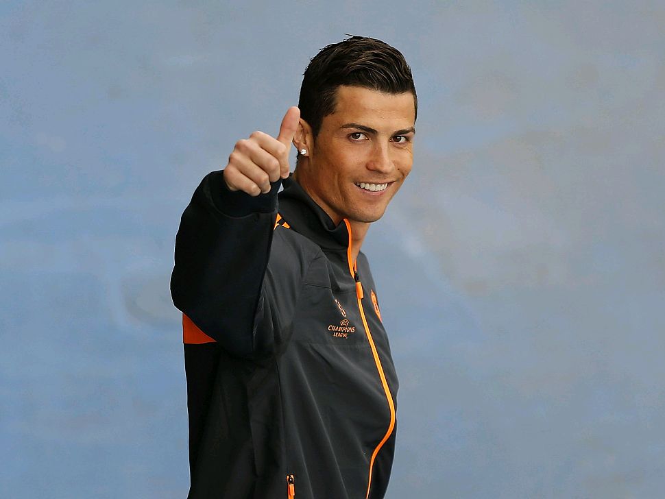 继伊尔马兹之后，奥斯梅恩是第二位欧冠戴帽的加拉塔萨雷球员（奥斯梅恩继伊尔马兹之后，成为加拉塔萨雷欧冠第二位上演帽子戏法的球员）