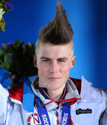 杨瀚森本周飞行距离高达13791公里，在飞机上度过了近27小时（杨瀚森本周累计飞行13791公里，空中耗时近27小时）