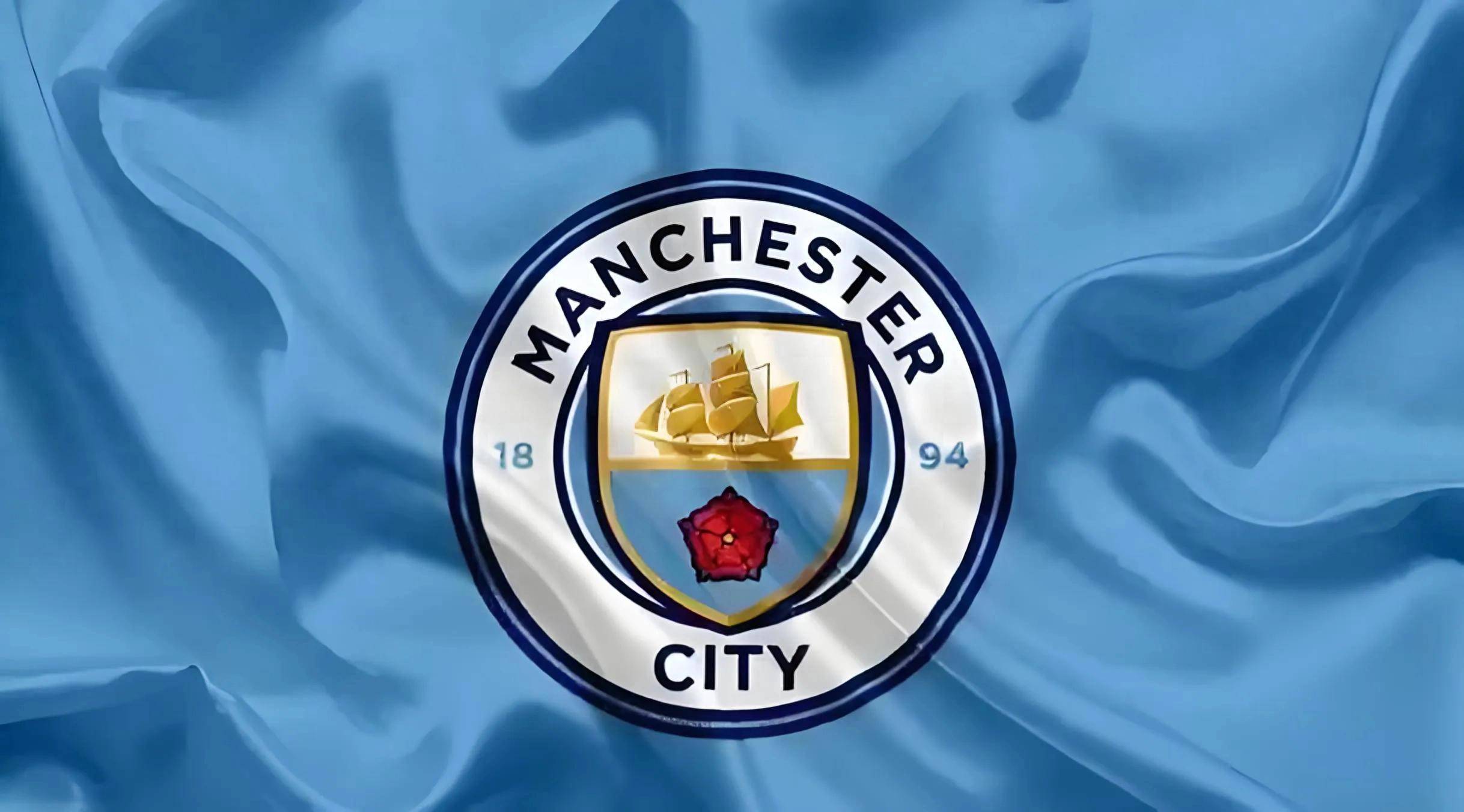 莱奥：我正在学习踢中锋，球队在场内场外都在帮助我（莱奥：正学习胜任中锋，球队场上场下都在帮我）