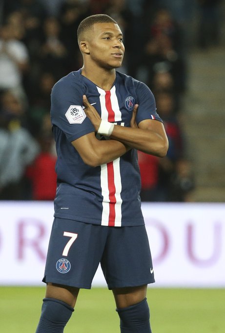 尤文客战紫百合大名单：伊尔迪兹领衔，凯利、卡瓦尔回归（尤文出征紫百合名单公布：伊尔迪兹担纲，凯利与卡瓦尔复出）