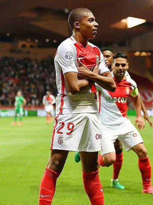 0-0到1-1！利物浦主场爆冷被绝平，切尔西输球后排名降至第四（从0-0到1-1：利物浦主场遭绝平，切尔西输球滑落至第4）