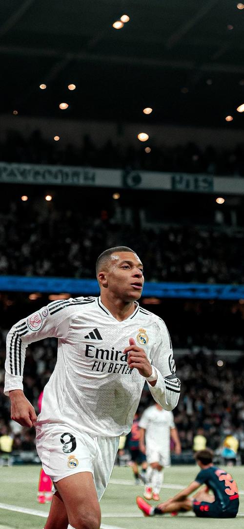 小基恩：依然对佛罗伦萨充满信心；哲科是领袖也是学习的榜样（小基恩：我仍对佛罗伦萨充满信心，哲科既是领袖亦是榜样）