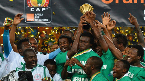 半场战报：海登海姆0-1门兴格拉德巴赫，凯文-迪克斯点射（半场战况：门兴格拉德巴赫1-0领先海登海姆，凯文-迪克斯点球破门）