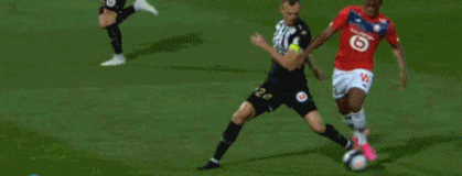 武磊受邀出席上海徐汇区足球超级联赛开幕式，并宣布比赛开幕（武磊亮相上海徐汇区足球超级联赛开幕式，宣布赛事启动）