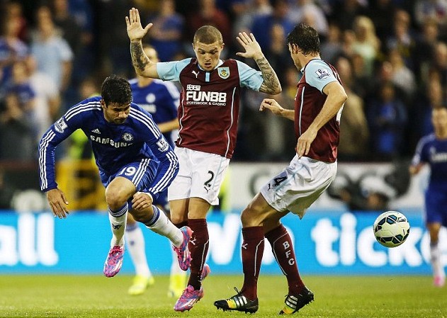 国王杯战报：姆巴佩梅开二度+造乌龙，皇马3-2塔拉维亚（国王杯速递：姆巴佩双响+造乌龙，皇马3-2险胜塔拉维亚）