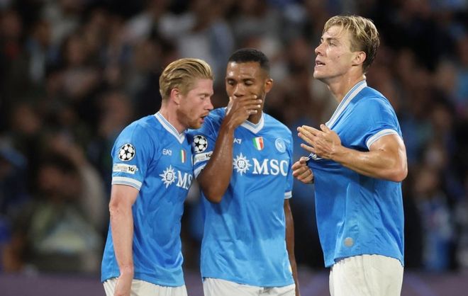 环球足球奖年度最佳教练候选：恩里克、斯洛特、弗里克在列（恩里克、斯洛特、弗里克入围环球足球奖年度最佳教练）