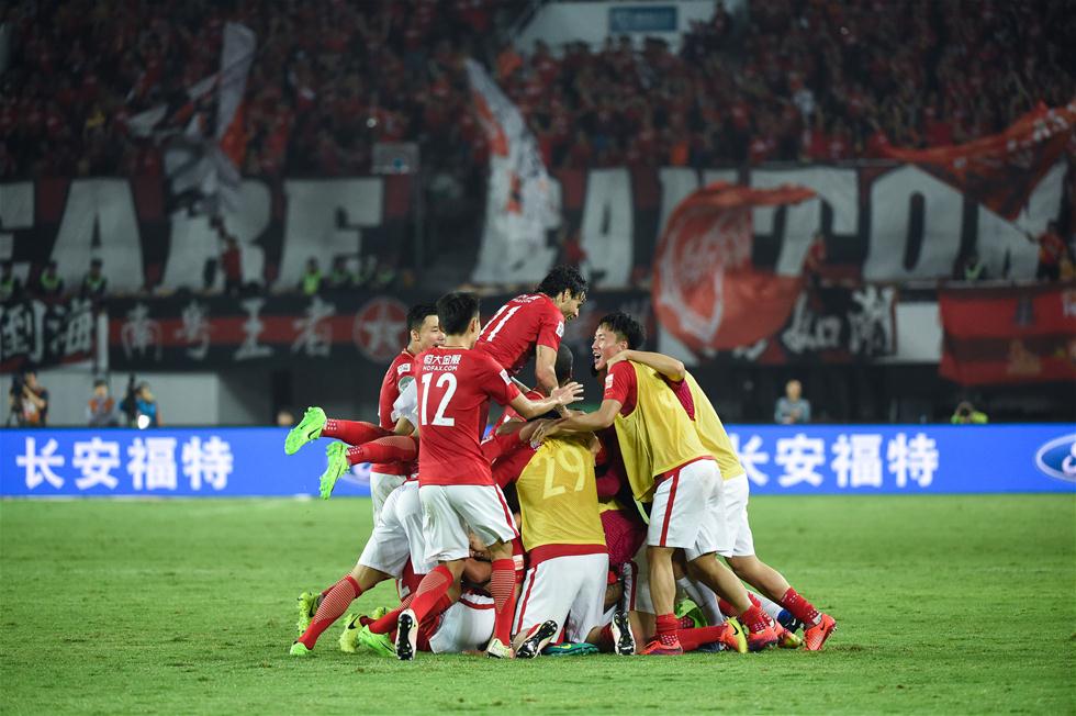 鲍威尔爆发，高诗岩关键三分制胜，山东男篮险胜北京（鲍威尔火力全开，高诗岩致胜三分，山东男篮险挫北京）