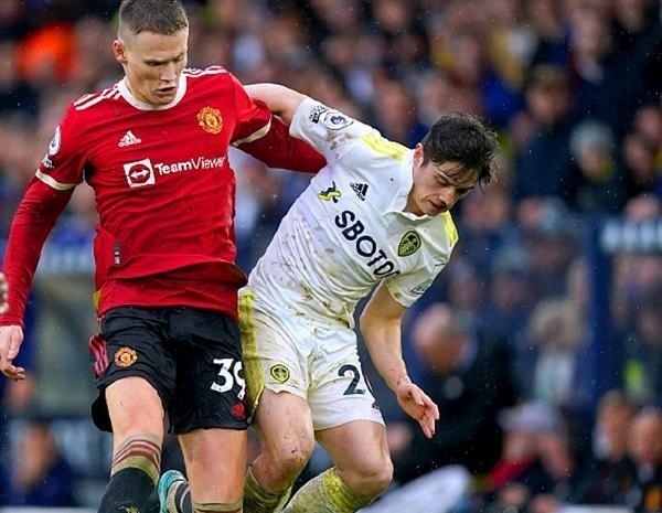 中国女排3-1战胜哥伦比亚提前晋级16强，取得两连胜。（中国女排3-1击败哥伦比亚，提前锁定16强席位，豪取两连胜）