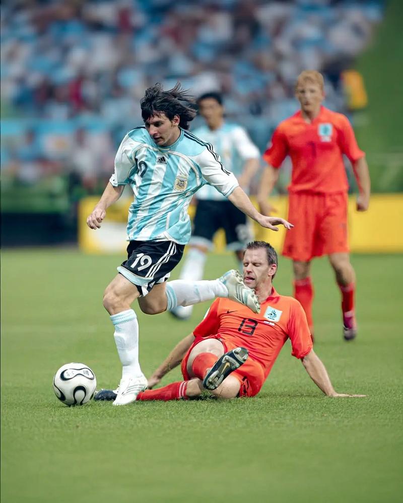 剑南春｜皇马1-1赫罗纳遭遇西甲3连平丢榜首，姆巴佩点射救主（剑南春｜西甲：皇马1-1赫罗纳，三连平致丢榜首，姆巴佩点球扳平救主）